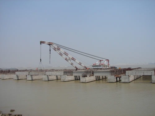 奔輝碼頭下(xià)橫梁節點提前完成