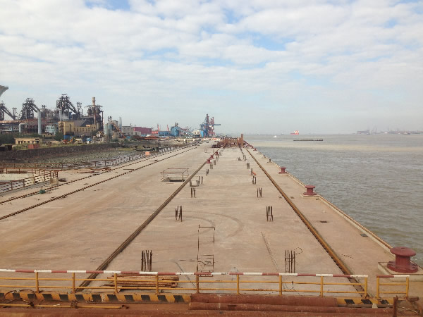 奔輝碼頭面層施工(gōng)完成