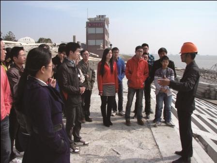 河(hé)海(hǎi)大(dà)學應屆畢業(yè)生(shēng)到(dào)我公司參觀